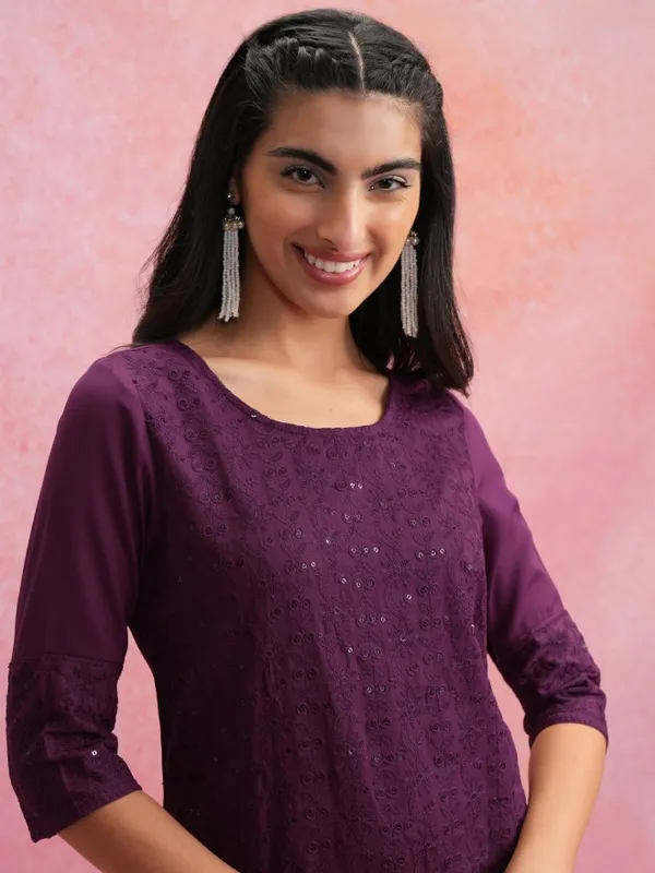  Vishudh Women Purple Embroidered Straight Kurtas