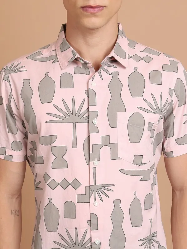  Highlander Men Pink Printed Slim Fit Casual Shirts