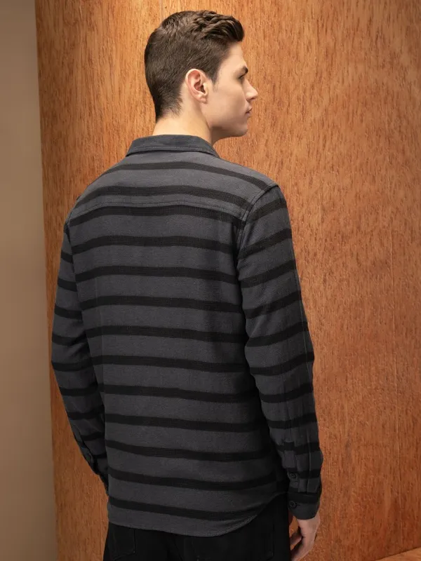  Locomotive Men Grey Striped Relaxed Fit Casual Shirts