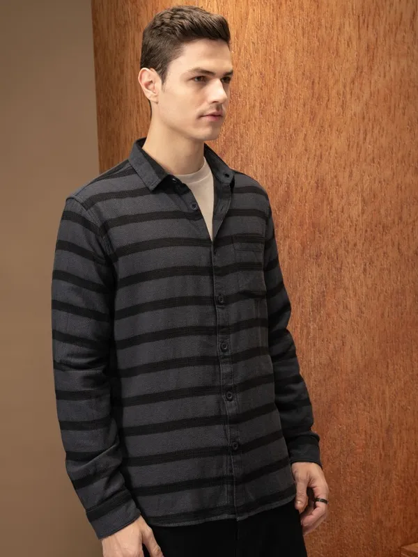 Locomotive Men Grey Striped Relaxed Fit Casual Shirts