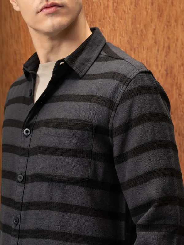  Locomotive Men Grey Striped Relaxed Fit Casual Shirts