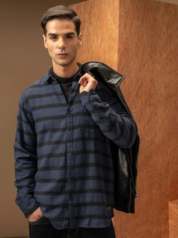  Locomotive Men Navy Blue Striped Relaxed Fit Casual Shirts
