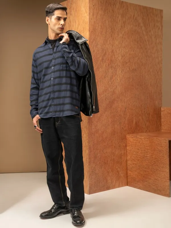  Locomotive Men Navy Blue Striped Relaxed Fit Casual Shirts