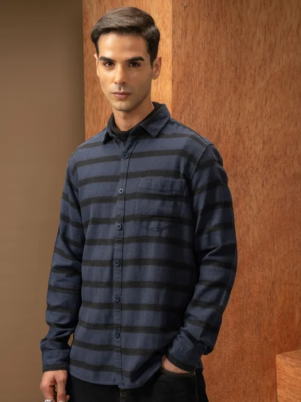  Locomotive Men Navy Blue Striped Relaxed Fit Casual Shirts