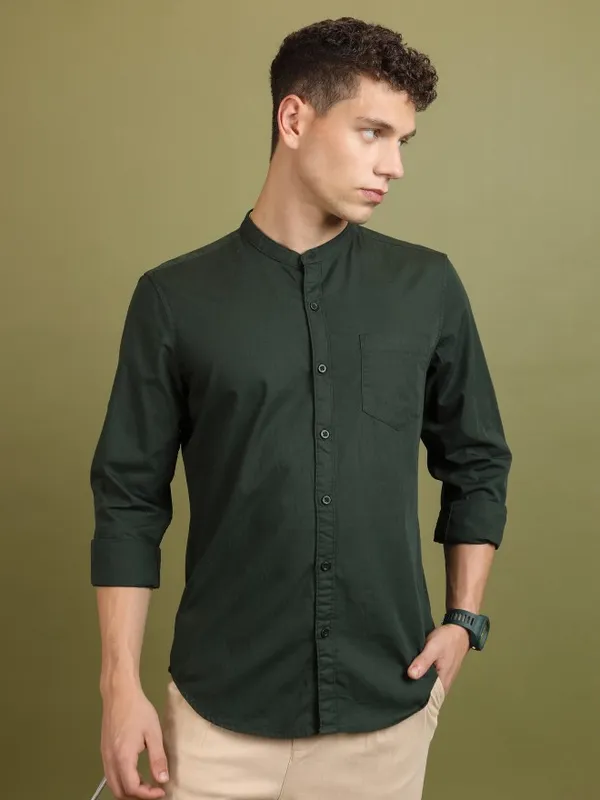  Highlander Men Olive Solid Slim Fit Casual Shirts