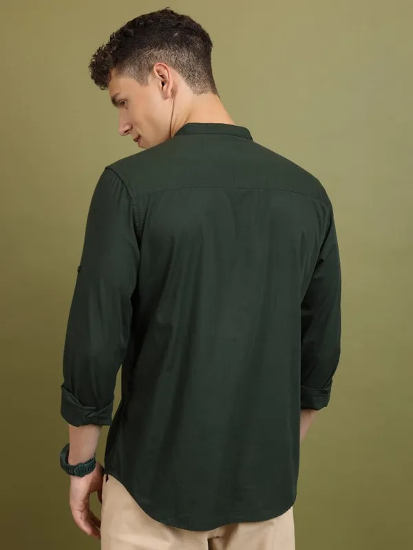  Highlander Men Olive Solid Slim Fit Casual Shirts