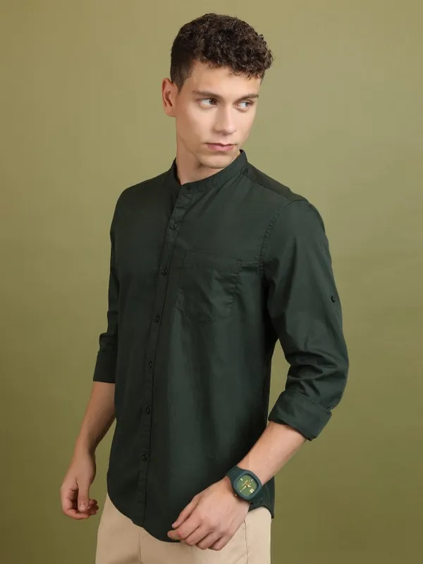  Highlander Men Olive Solid Slim Fit Casual Shirts