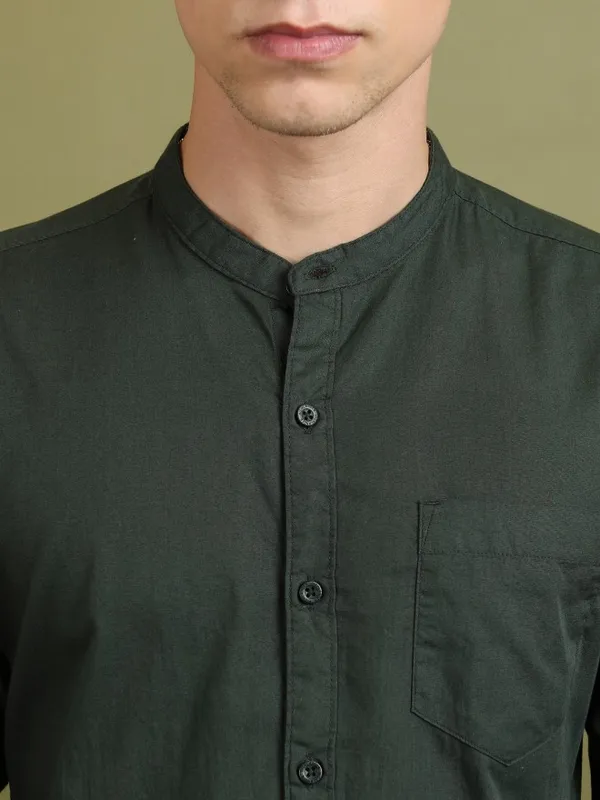  Highlander Men Olive Solid Slim Fit Casual Shirts