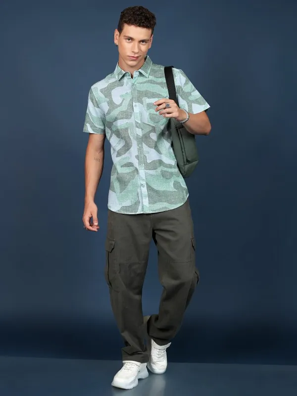  Highlander Men Green Printed Slim Fit Casual Shirts