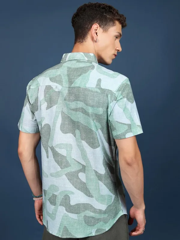 Highlander Men Green Printed Slim Fit Casual Shirts