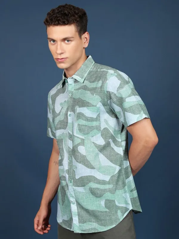  Highlander Men Green Printed Slim Fit Casual Shirts