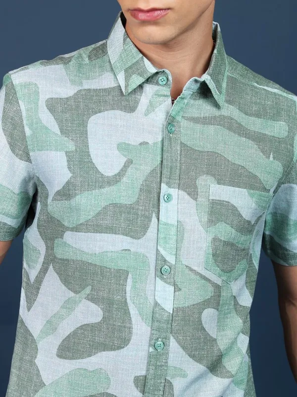  Highlander Men Green Printed Slim Fit Casual Shirts