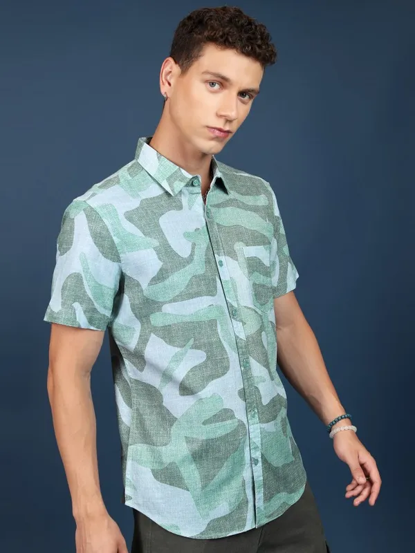  Highlander Men Green Printed Slim Fit Casual Shirts