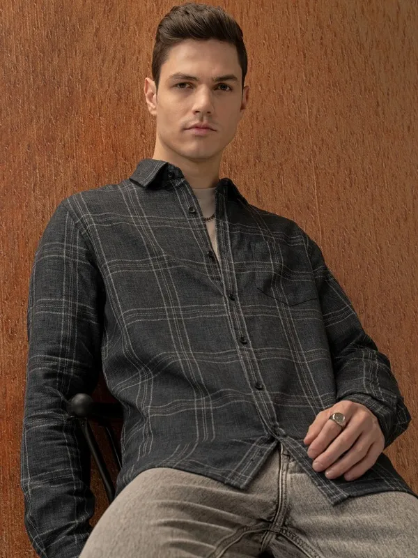  Locomotive Men Grey Checked Relaxed Fit Casual Shirts