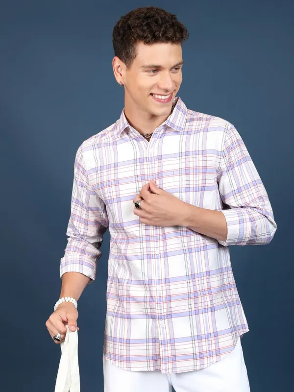  Highlander Men Pink Checked Slim Fit Casual Shirts