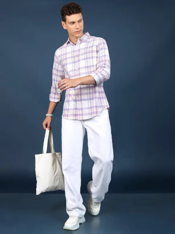  Highlander Men Pink Checked Slim Fit Casual Shirts