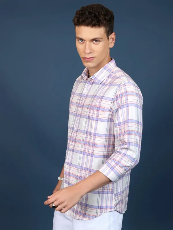  Highlander Men Pink Checked Slim Fit Casual Shirts