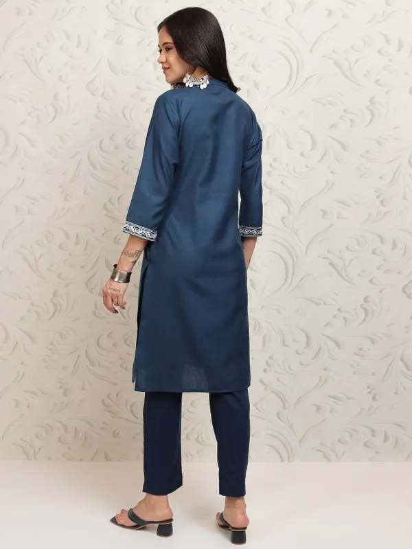 Vishudh Women Blue Embroidered Straight Kurta
