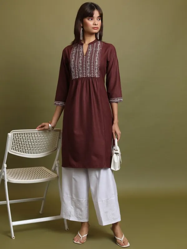 Vishudh Women Maroon Embroidered Straight Kurta