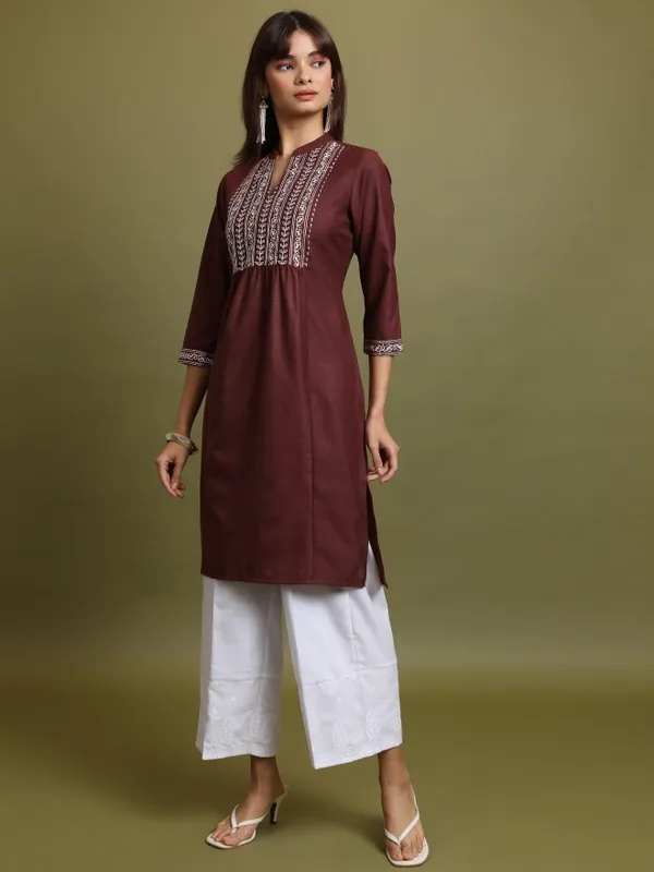 Vishudh Women Maroon Embroidered Straight Kurta