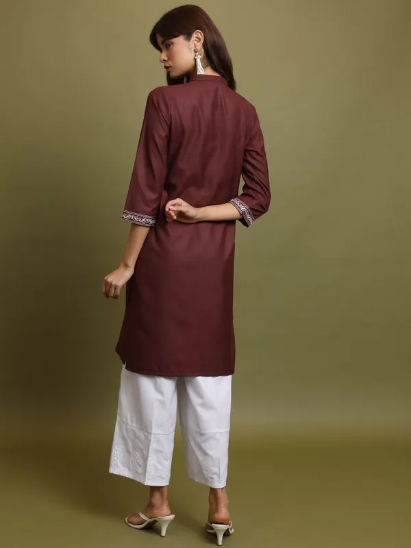 Vishudh Women Maroon Embroidered Straight Kurta