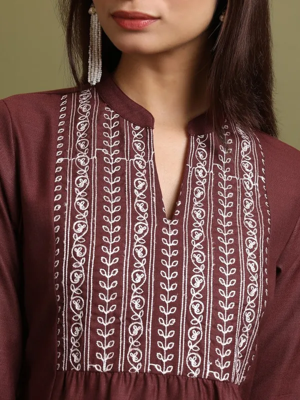 Vishudh Women Maroon Embroidered Straight Kurta