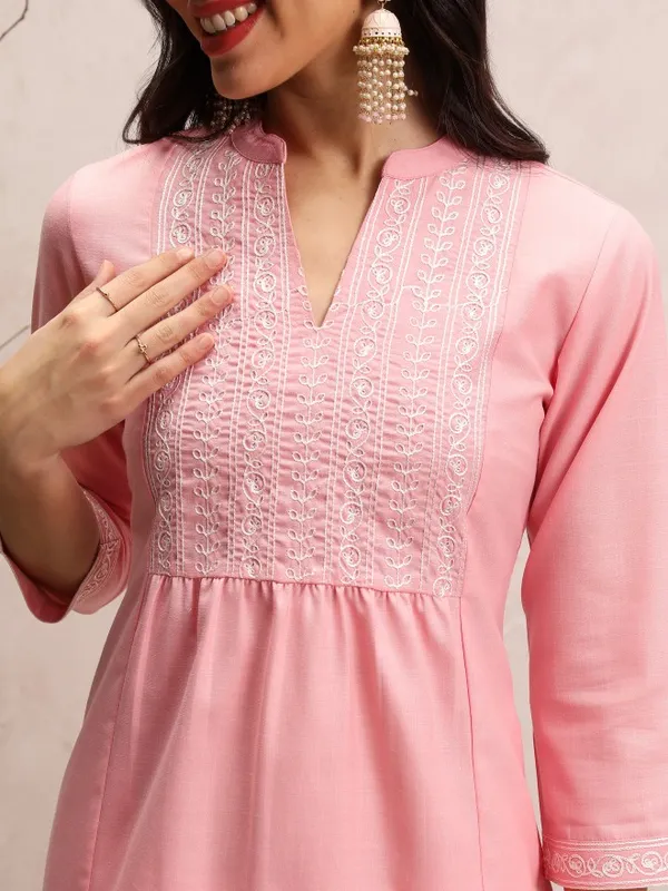  Vishudh  Women Pink Embroidered Straight Kurtas