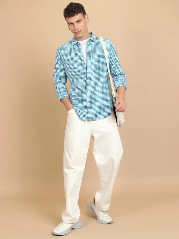  Highlander Men White Checked Slim Fit Casual Shirts