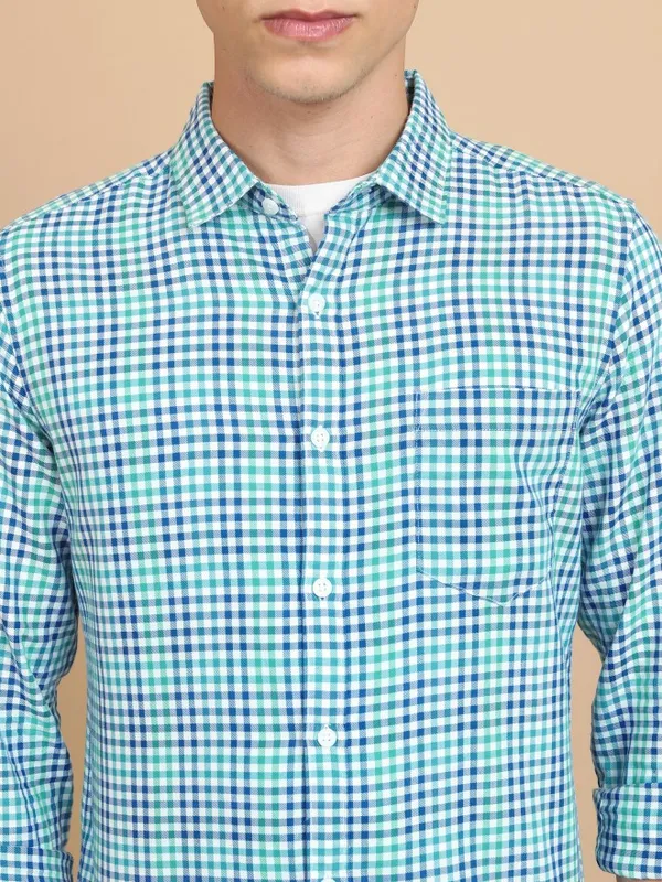  Highlander Men White Checked Slim Fit Casual Shirts