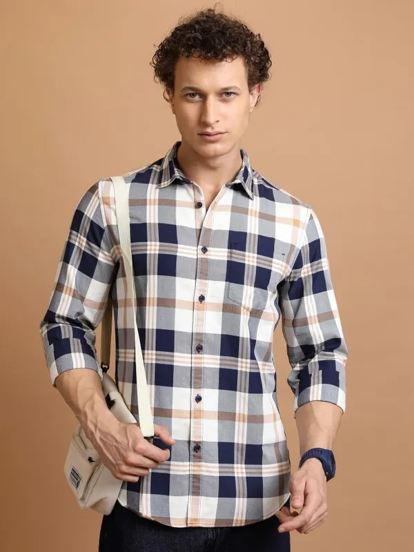  Highlander Men Navy Blue Checked Slim Fit Casual Shirts