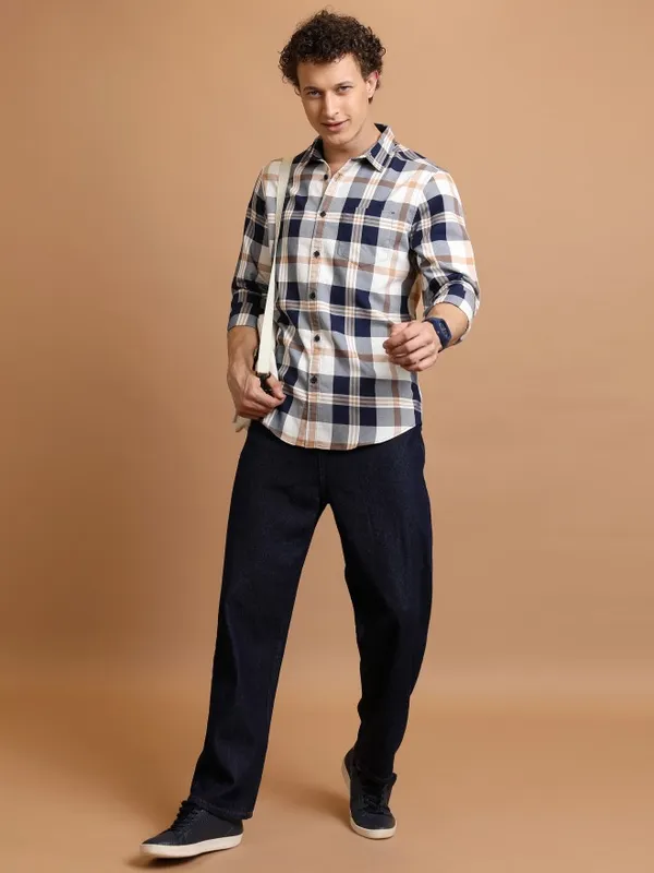  Highlander Men Navy Blue Checked Slim Fit Casual Shirts