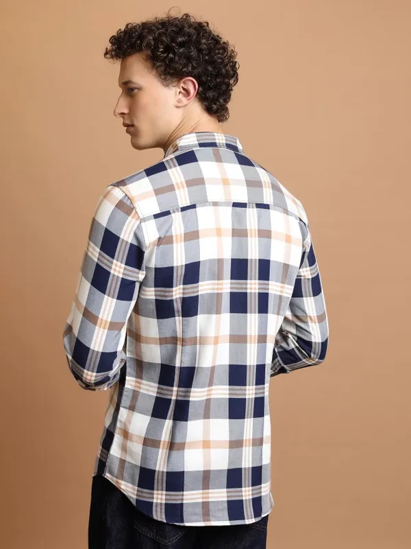  Highlander Men Navy Blue Checked Slim Fit Casual Shirts