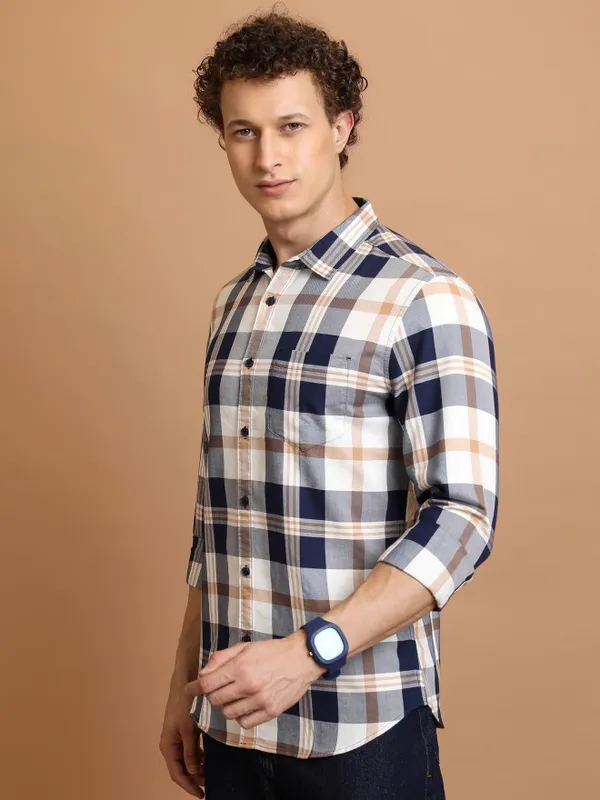  Highlander Men Navy Blue Checked Slim Fit Casual Shirts