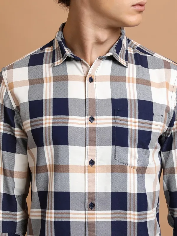  Highlander Men Navy Blue Checked Slim Fit Casual Shirts