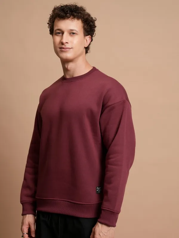  Highlander Men Red Round Neck Pullover Sweatshirts