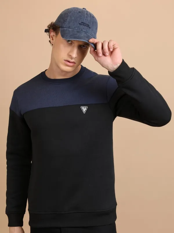  Ketch Men Black Round Neck Pullover Sweatshirts