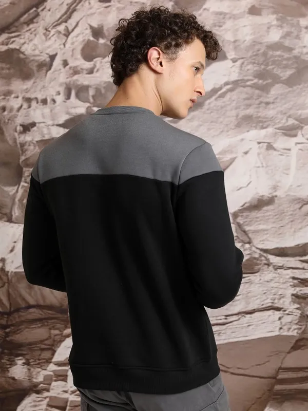  Ketch Men Black Round Neck Pullover Sweatshirts
