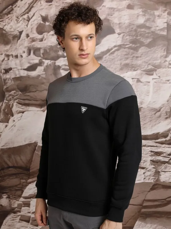  Ketch Men Black Round Neck Pullover Sweatshirts