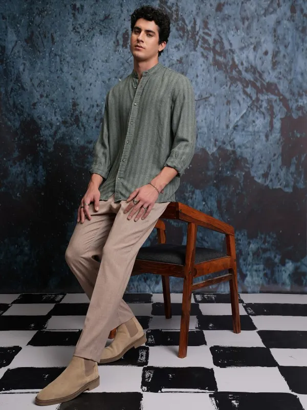 Men Regular Fit Casual Shirt