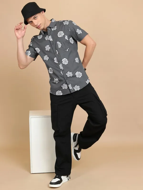  Highlander Men Grey Printed Slim Fit Casual Shirts