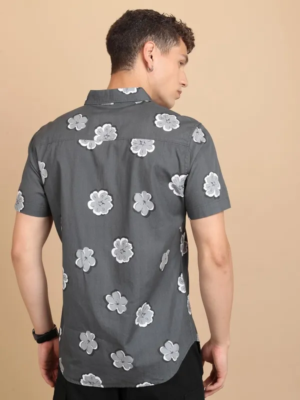  Highlander Men Grey Printed Slim Fit Casual Shirts