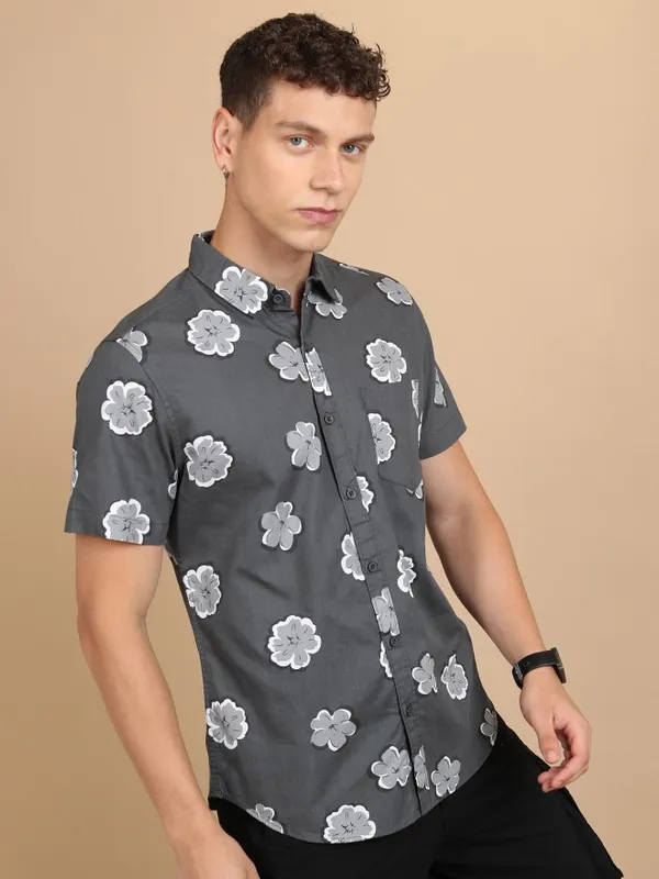  Highlander Men Grey Printed Slim Fit Casual Shirts