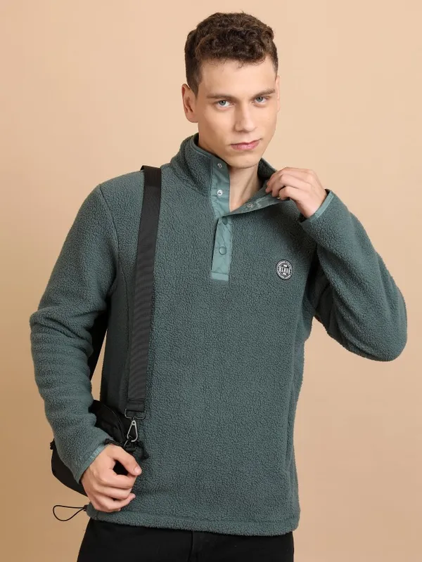 Men Solid Sweatshirt