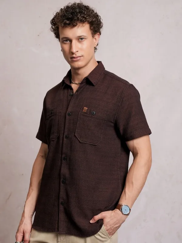 Locomotive Men Brown Solid Slim Fit Casual Shirt