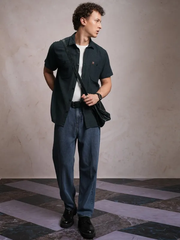 Locomotive Men Black Solid Slim Fit Casual Shirt