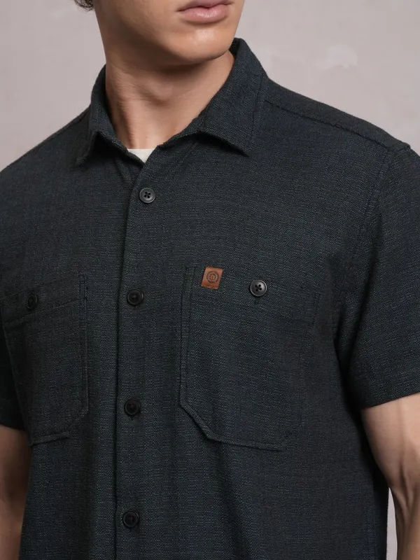 Locomotive Men Black Solid Slim Fit Casual Shirt