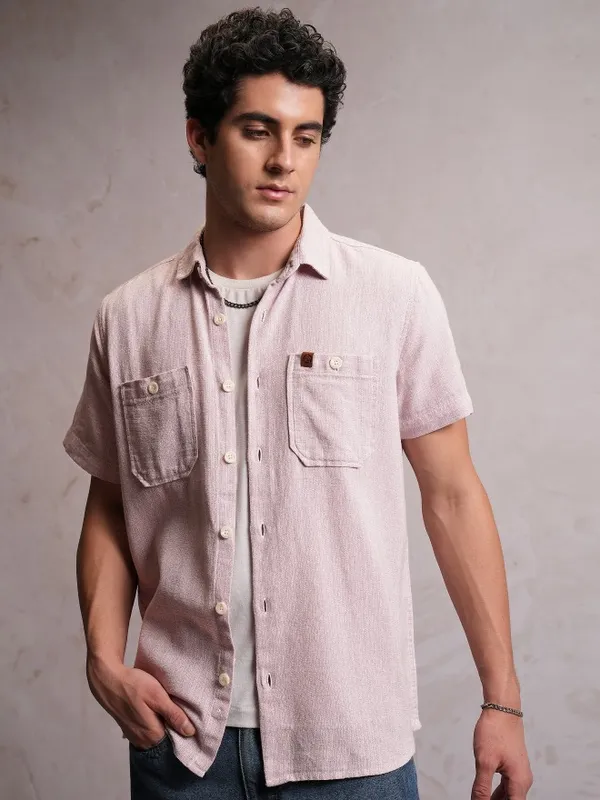  Locomotive Men Pink Solid Regular Fit Casual Shirts