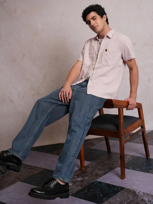  Locomotive Men Pink Solid Regular Fit Casual Shirts