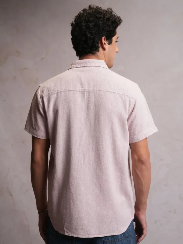  Locomotive Men Pink Solid Regular Fit Casual Shirts