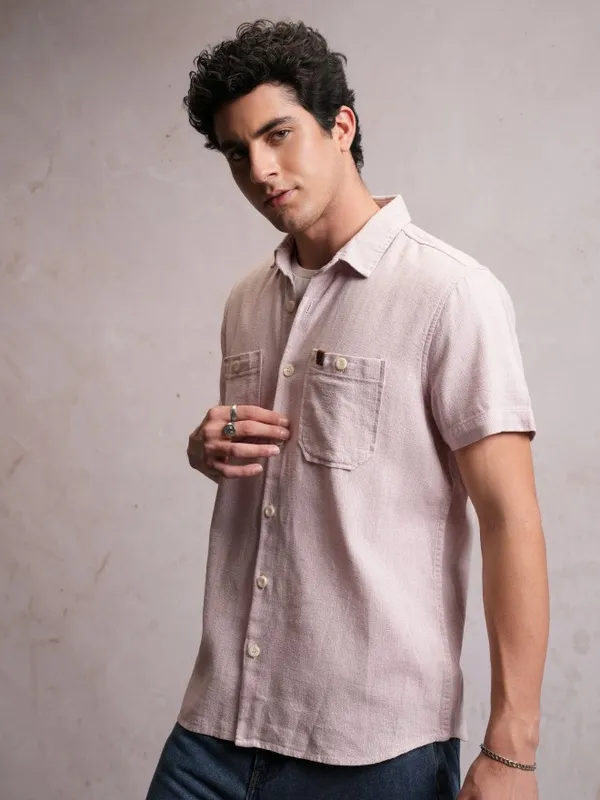  Locomotive Men Pink Solid Regular Fit Casual Shirts